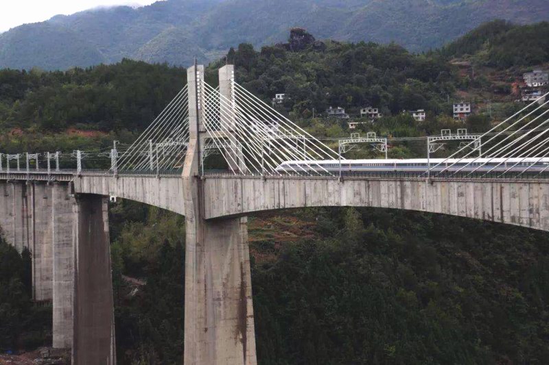 黔江区舟白街道阿蓬江特大桥