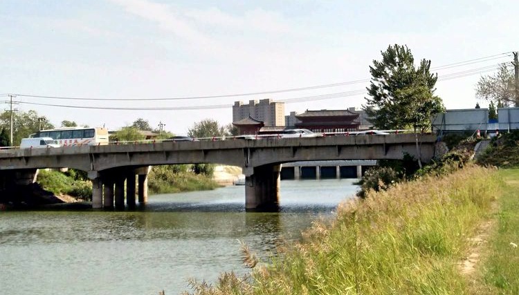 кӴ