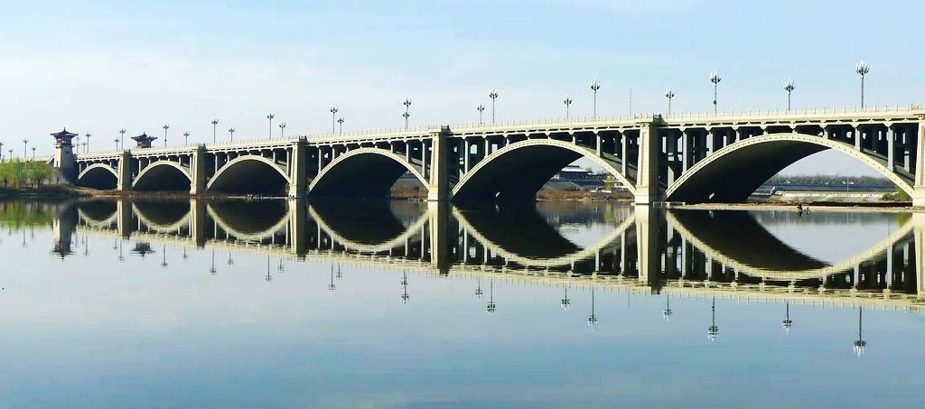 ½