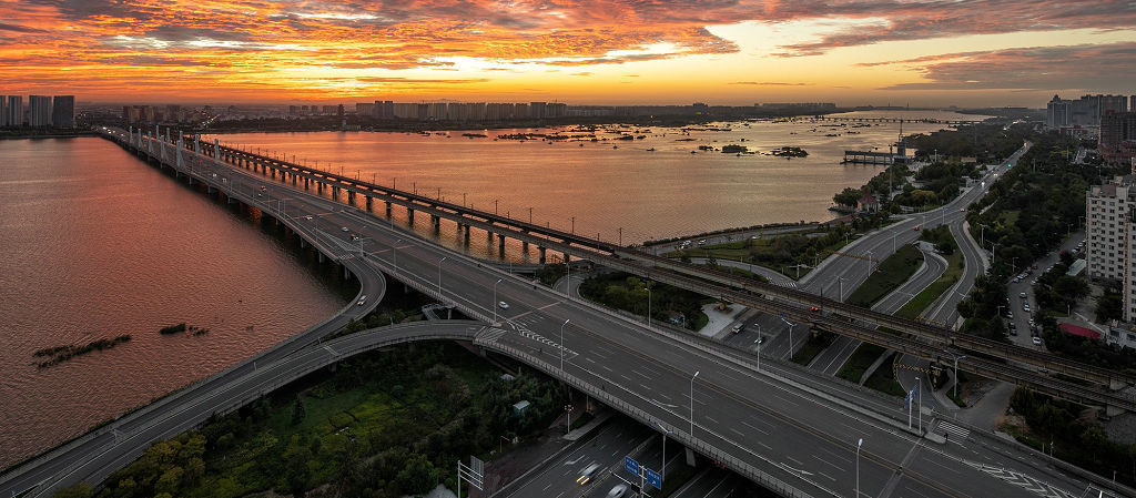 ��������Ȼ·�ʺӴ���