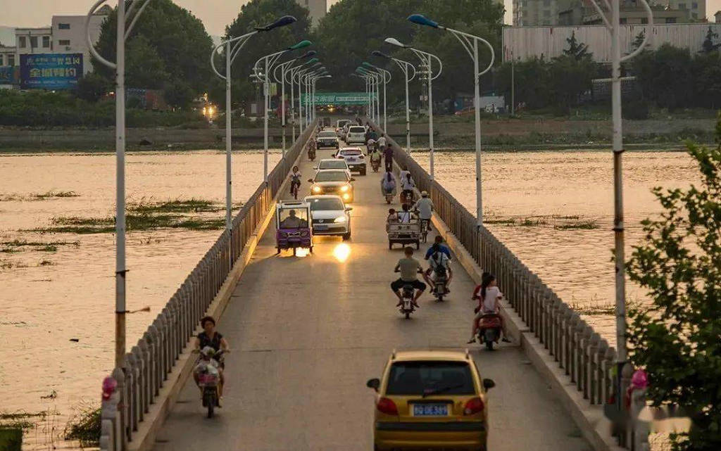 ��������ˮ���ʳǽֵ���Ԫ����