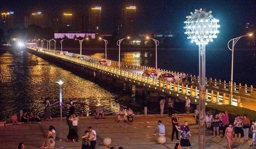 ��������ˮ���ʳǽֵ���Ԫ����