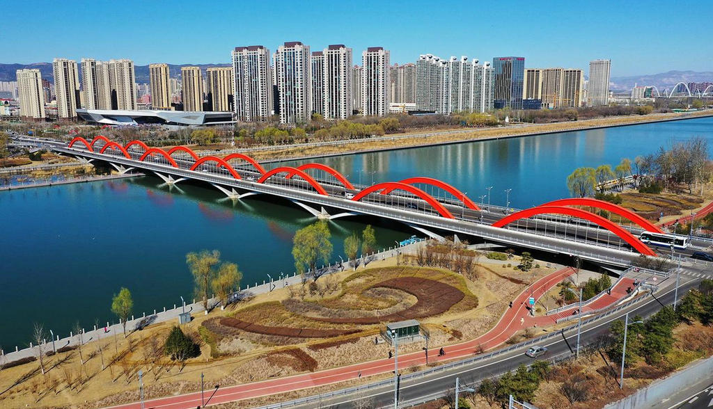 漪汾桥,太原首座双七拱吊桥,是太原市北城连接河西