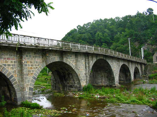 嶴