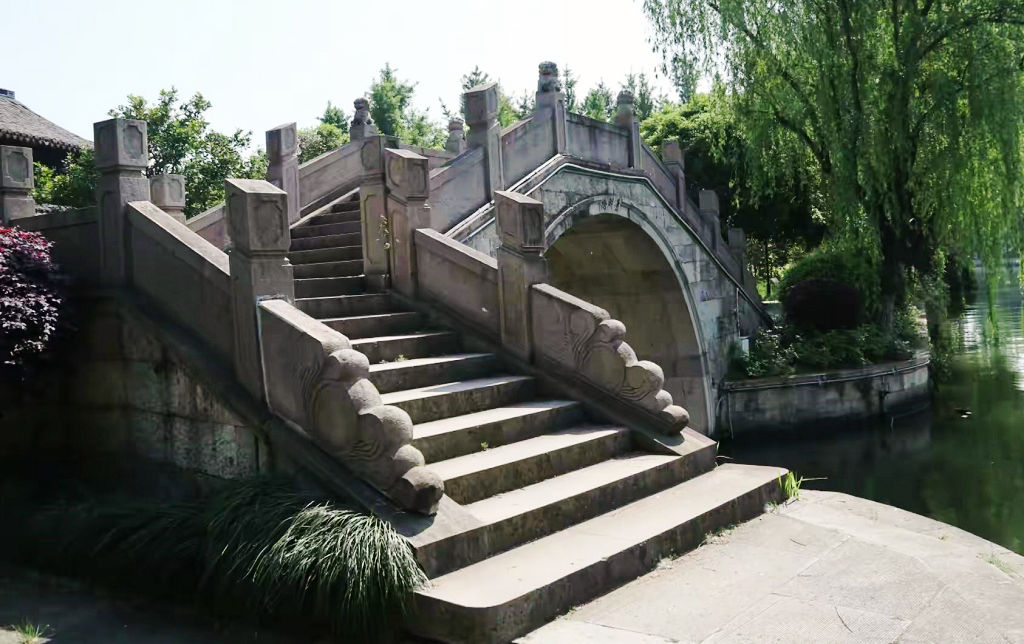 ���˾�����