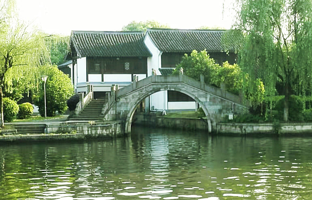 ���˾�����