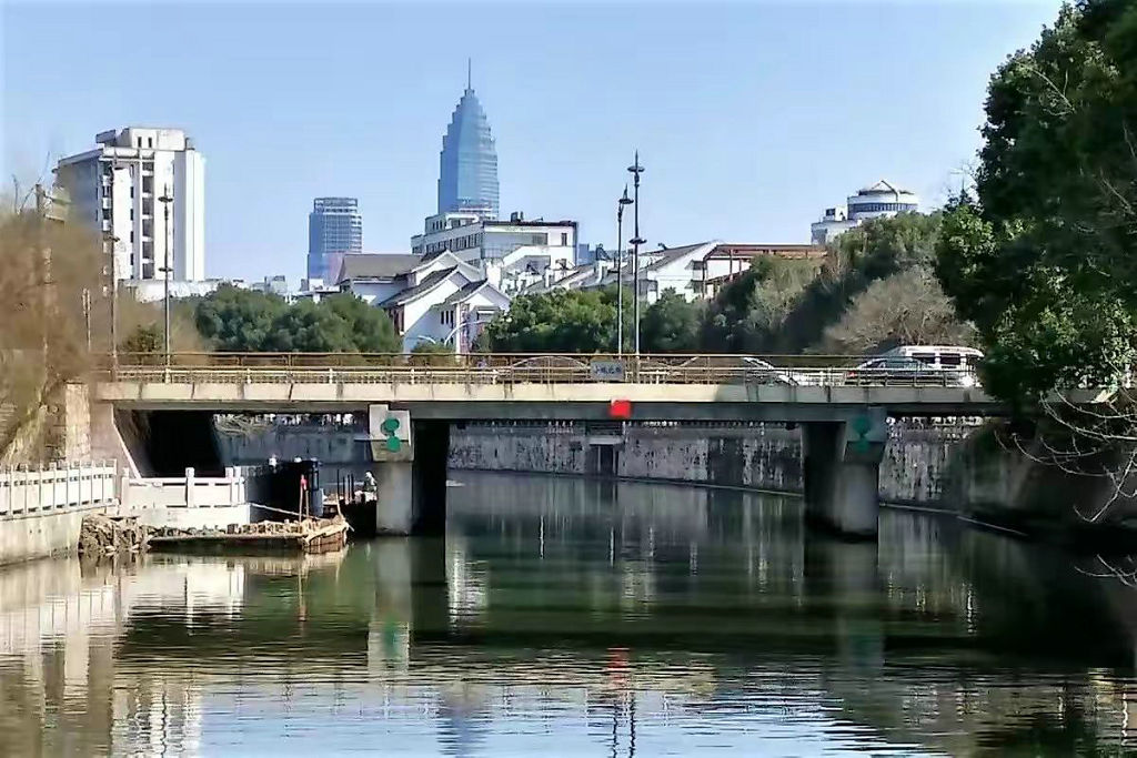 Խ����С�Ǳ���