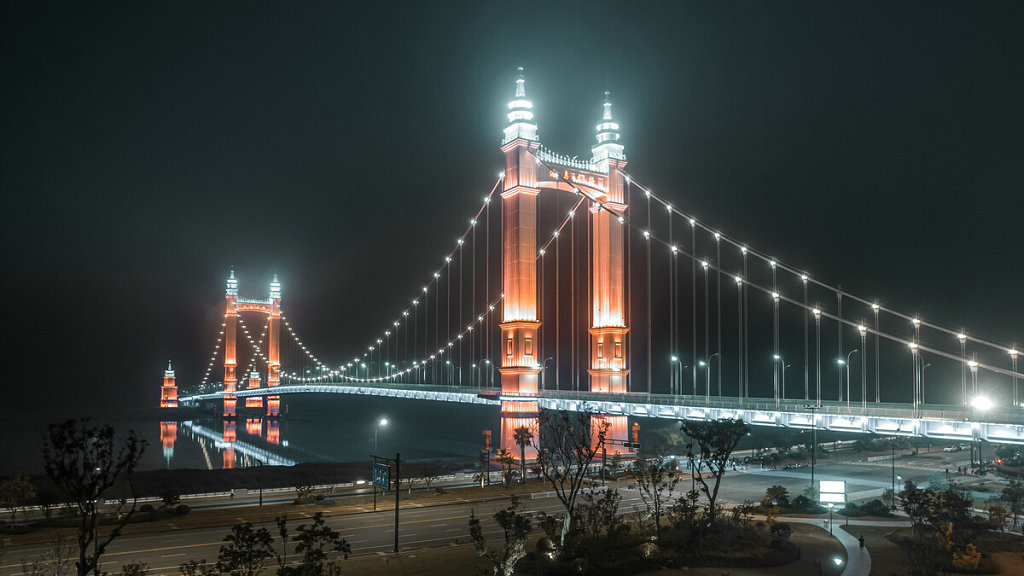 ��ɽ�и۵�����