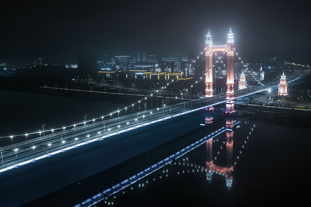 ��ɽ�и۵�����