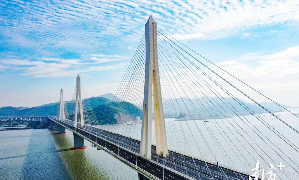 �麣�н𺣴���