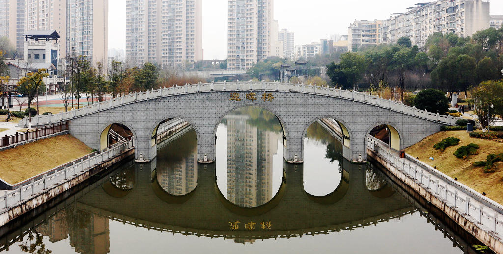 �������������Ļ���԰ӭ���š�