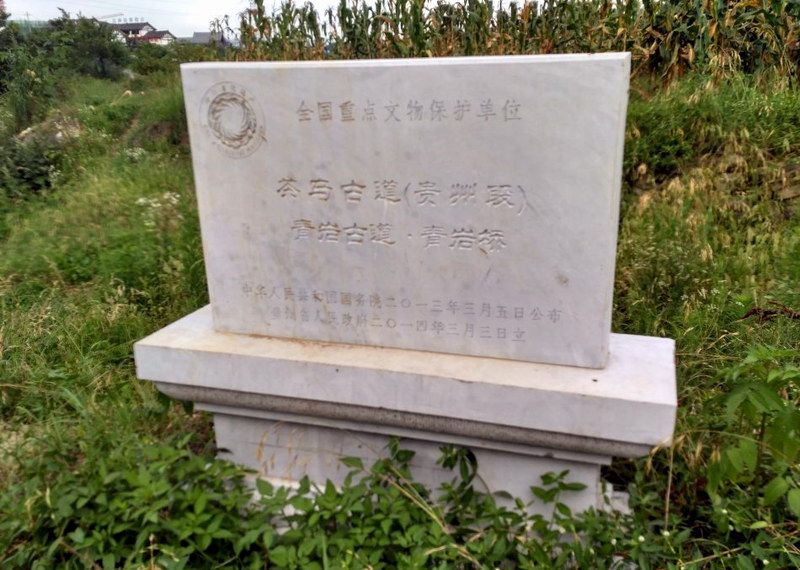 Ϫ