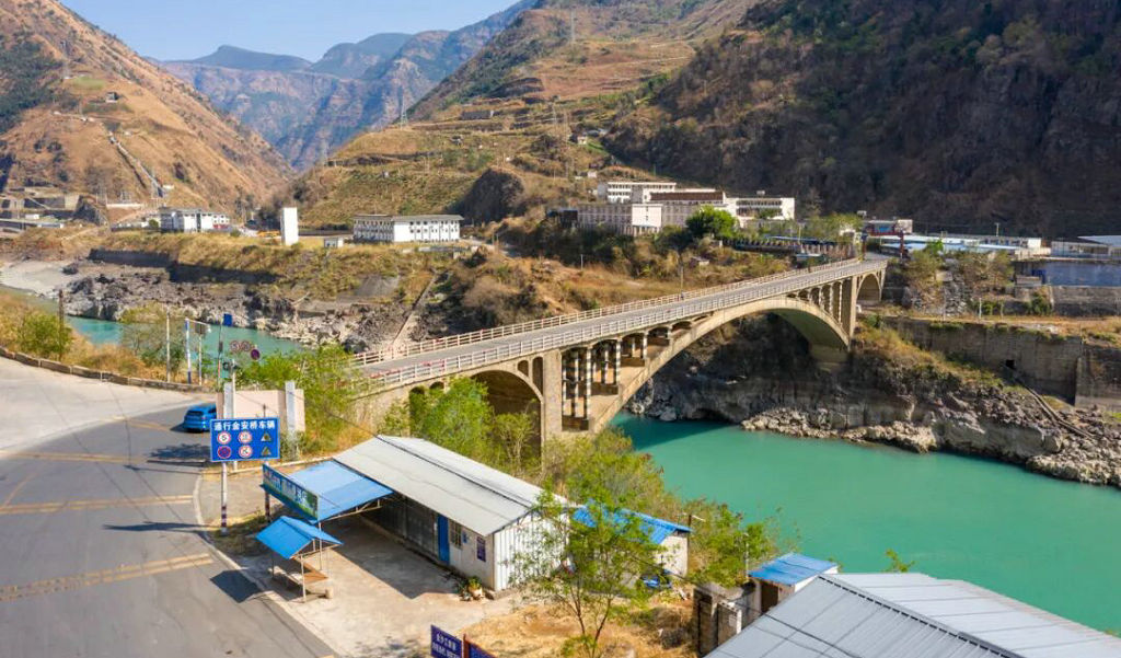 �����н𰲴���