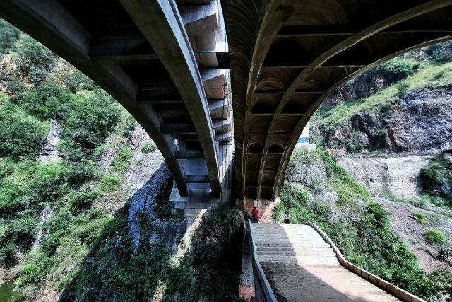 �����и����������