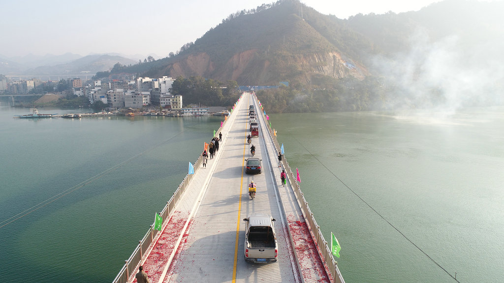 �ӳ��ж����ض�����ˮ�Ӵ���