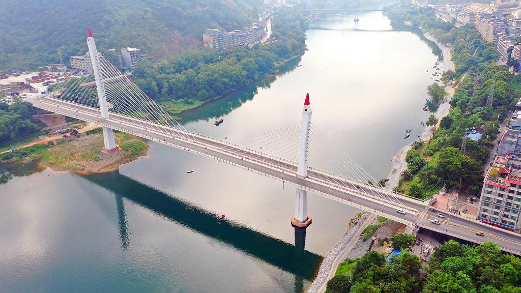 �ӳ��������������